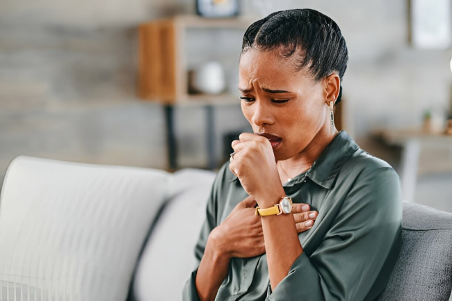 Refluxo pode causar catarro na garganta e muita tosse?