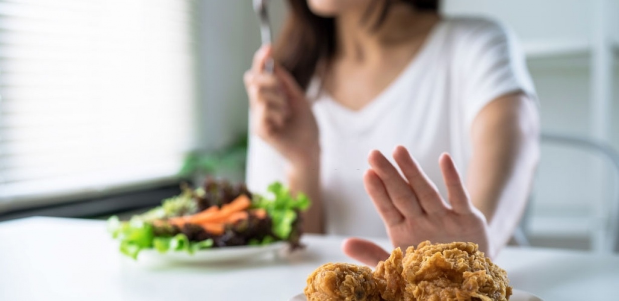Alimentação X Gastrite: conheça 7 alimentos que DEVEM ser evitados